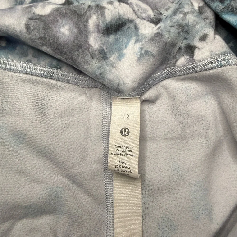 lululemon align high rise shorts, 8” size 12 - Picture 3 of 6